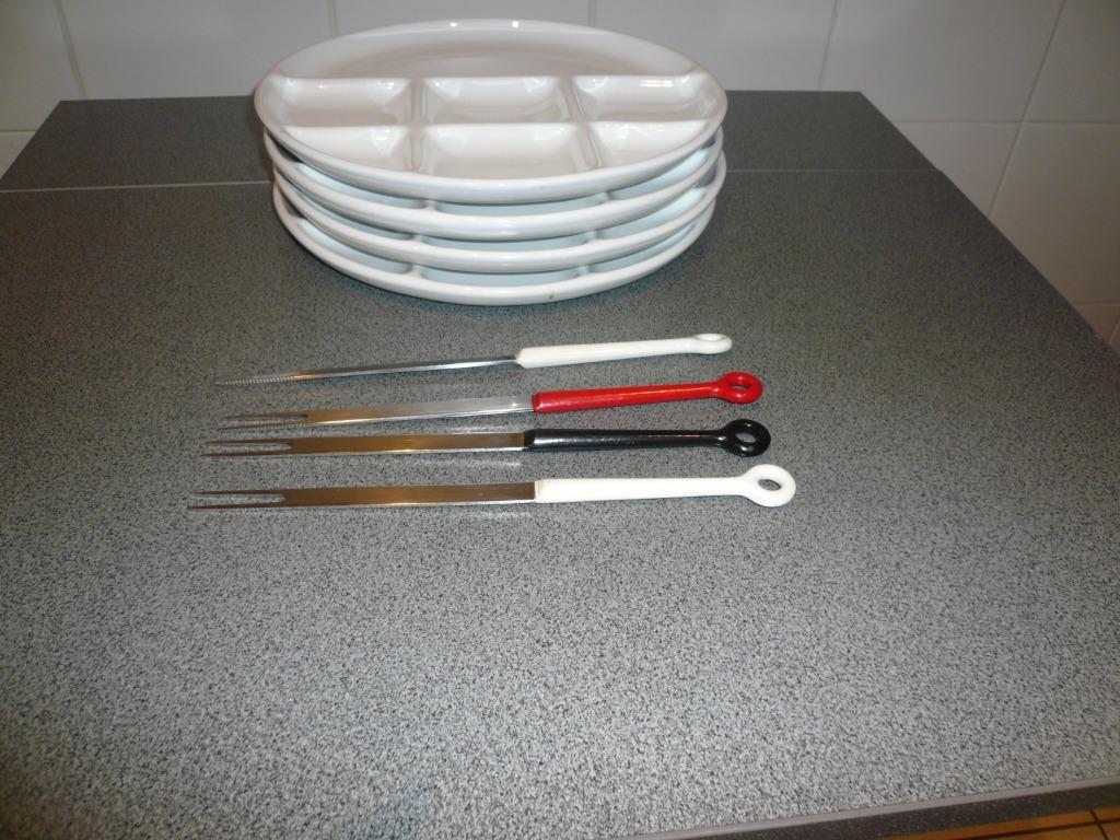 4 fondue borden en 4 vorkjes, Assiettes(s), Enlèvement ou Envoi, Comme neuf, Autres styles