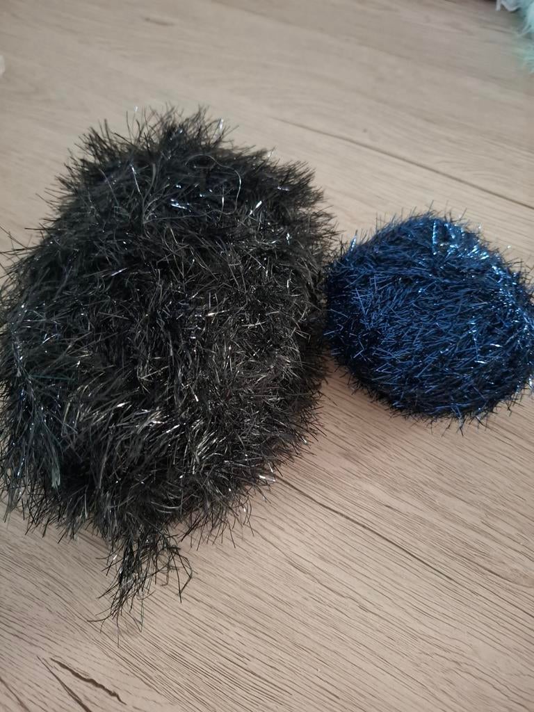 2 bollen garen met pinkel, Hobby en Vrije tijd, Breien en Haken, Ophalen