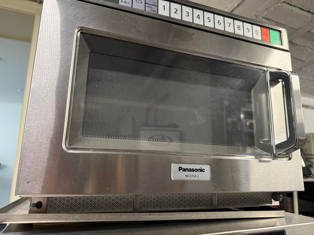 Micro ondes professionnel panasonic NE 2153-2, Enlèvement, Comme neuf