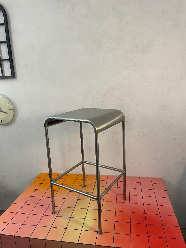 Tabouret haut acier, Maison & Meubles, Tabourets de bar, 1 tabouret, Avec repose-pieds, Comme neuf, Enlèvement