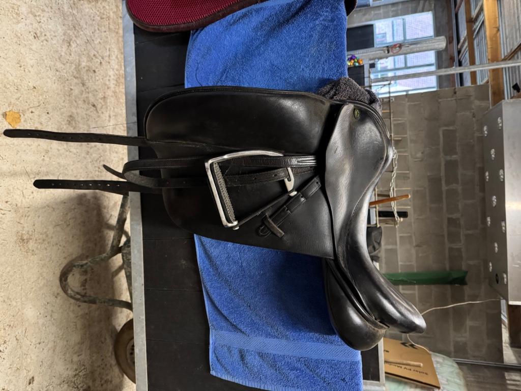 Dressuurzadel en kinderzadel  - singels, Dieren en Toebehoren, Paarden en Pony's | Zadels, Ophalen of Verzenden, Gebruikt, Dressuur