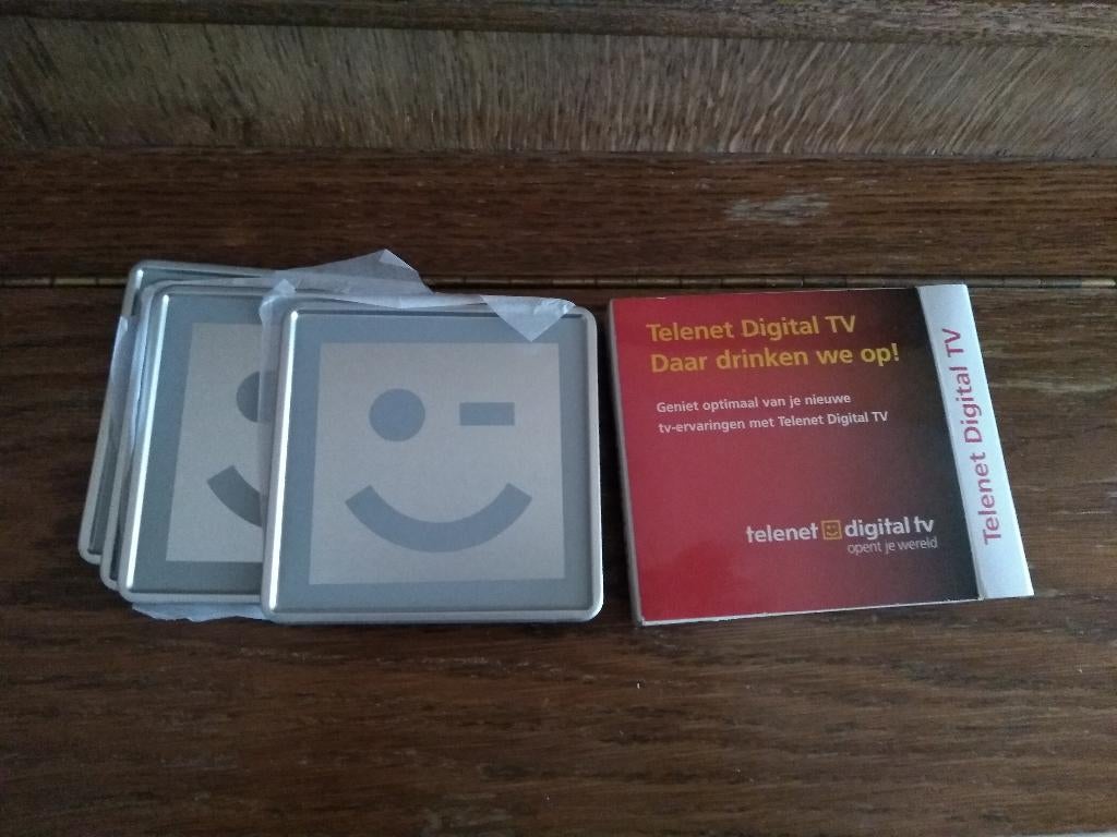 4 glazen onderleggers telenet digital tv in doos +NIEUW+, Ophalen of Verzenden, Nieuw