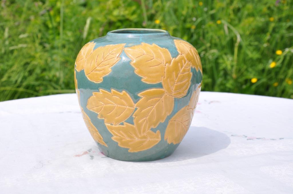 vase en faience verte feuille jaune, Enlèvement ou Envoi