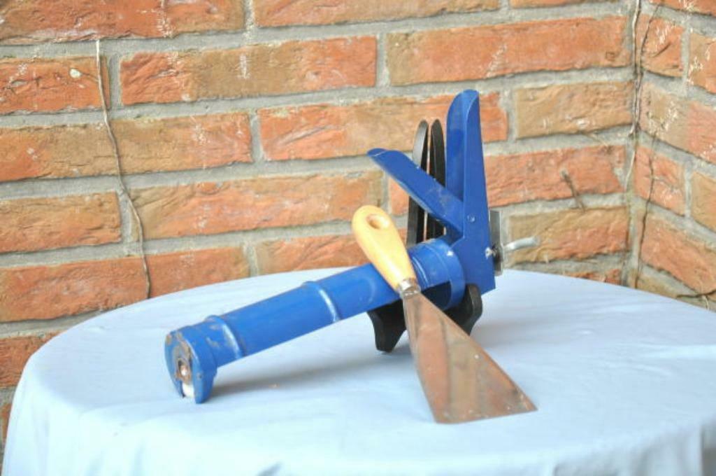 § 2 outils pompe silicone et spatule, Enlèvement ou Envoi, Comme neuf, Outillage ou Accessoires