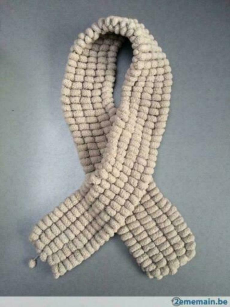Beige sjaal, Sans, Ophalen of Verzenden, Zo goed als nieuw, Sjaal