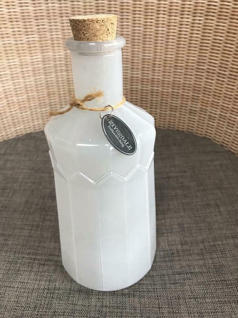 Fles Riverdale, Wit, Ophalen of Verzenden, Minder dan 50 cm, Glas