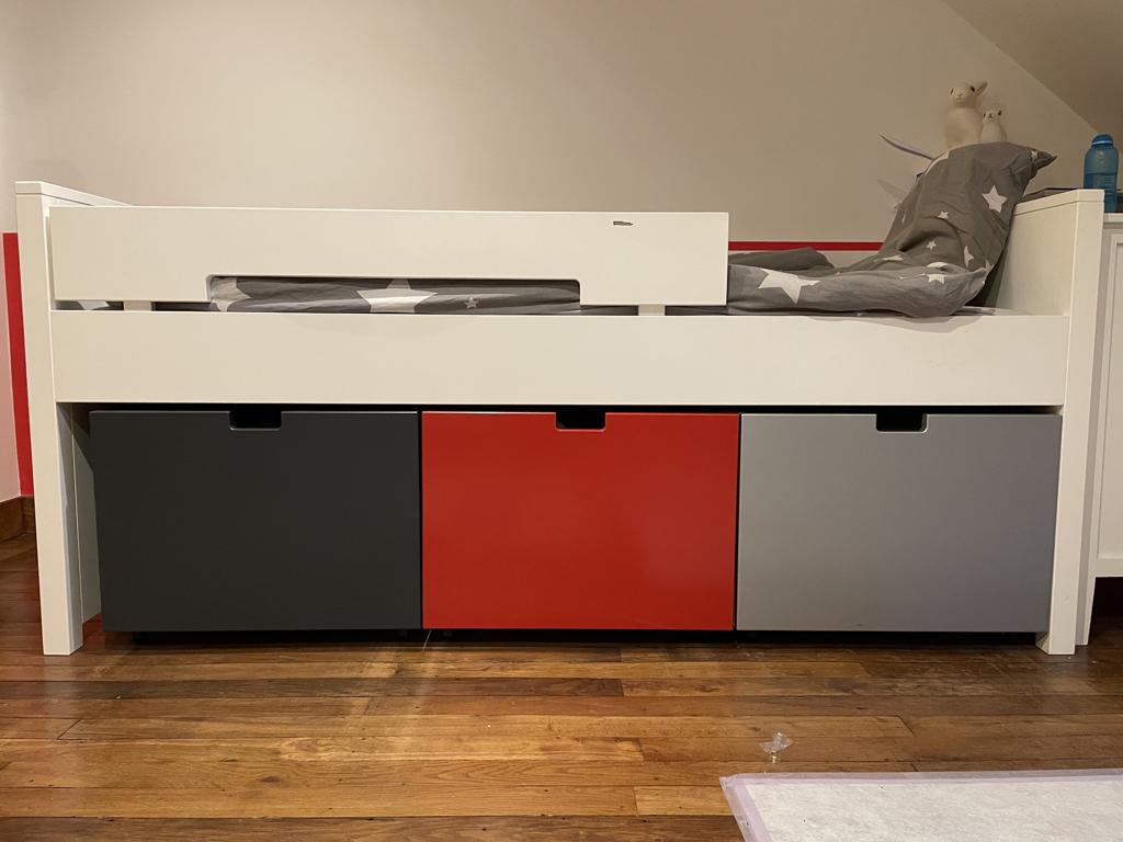 Lit enfant surélevé 90x200 cm marque Bopita (en bois massif), 85 à 100 cm, Sommier à lattes, Enlèvement, 180 cm ou plus