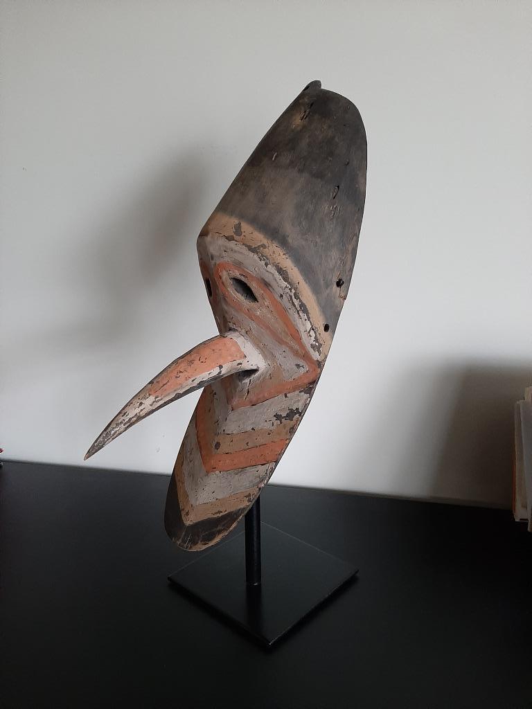 Oud turubu masker Papua Nieuw Guinea, Ophalen