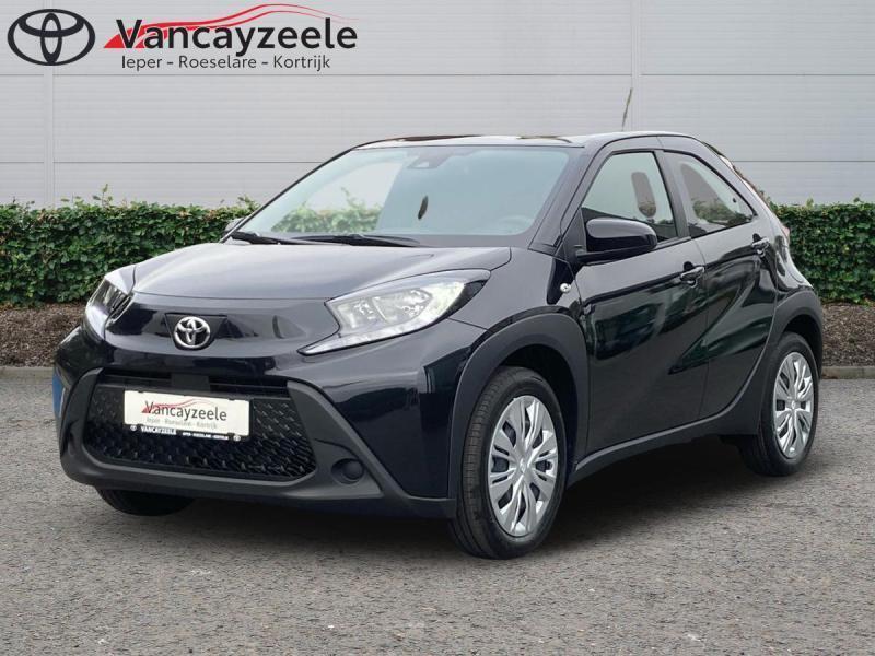 Toyota Aygo X play+cam+DAB+applecarplay+androidauto, Auto's, Toyota, 72 pk, Zwart, Handgeschakeld, 5 deurs