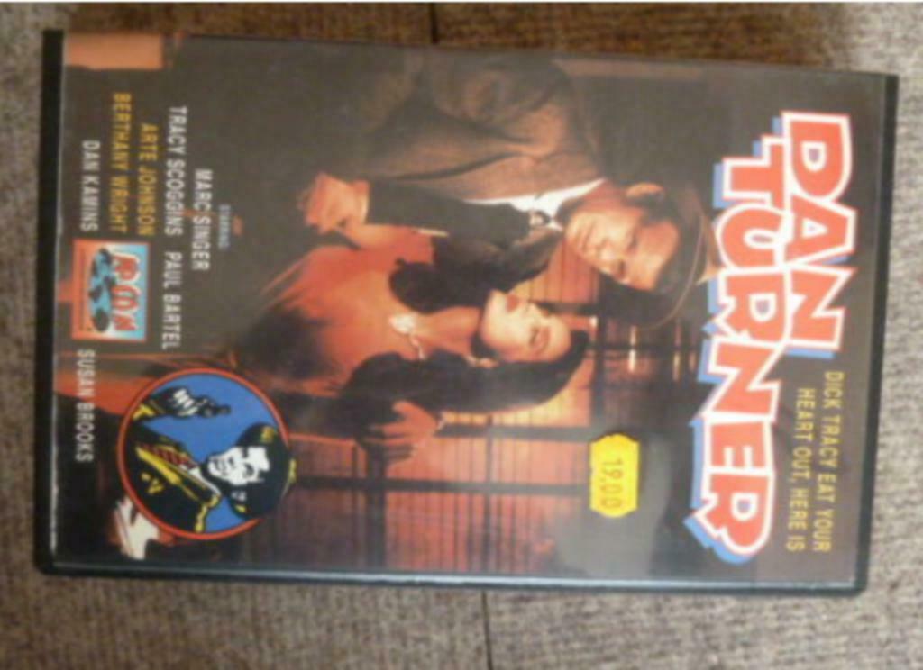 VHS video cassette DAN TURNER Dick Tracy eat your heart ...., Tous les âges, Enlèvement ou Envoi, Autres genres