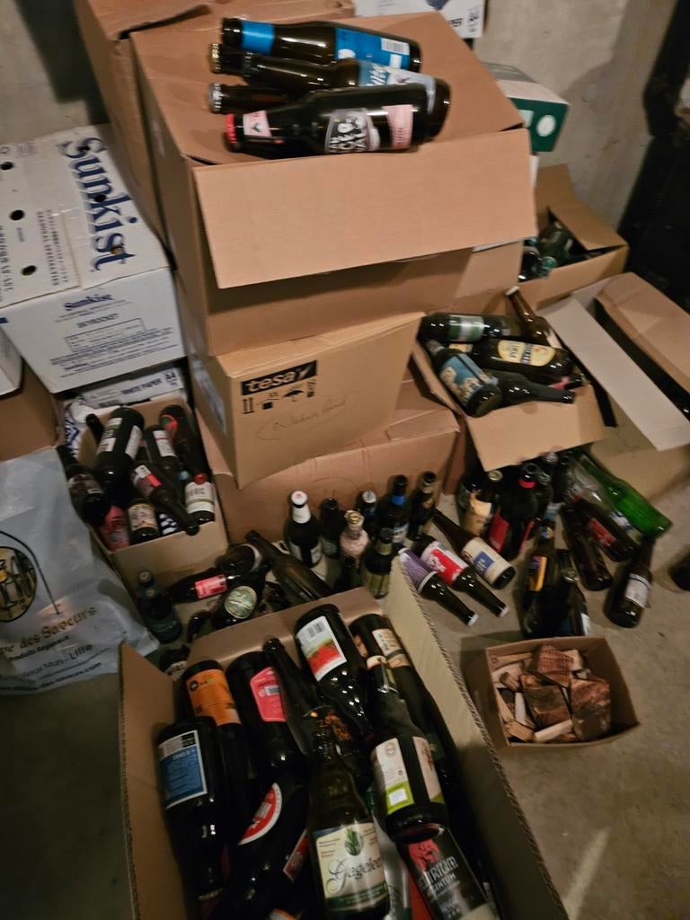 2000+ bierflesjes uit meer dan 70 landen, Verzamelen, Ophalen of Verzenden, Zo goed als nieuw