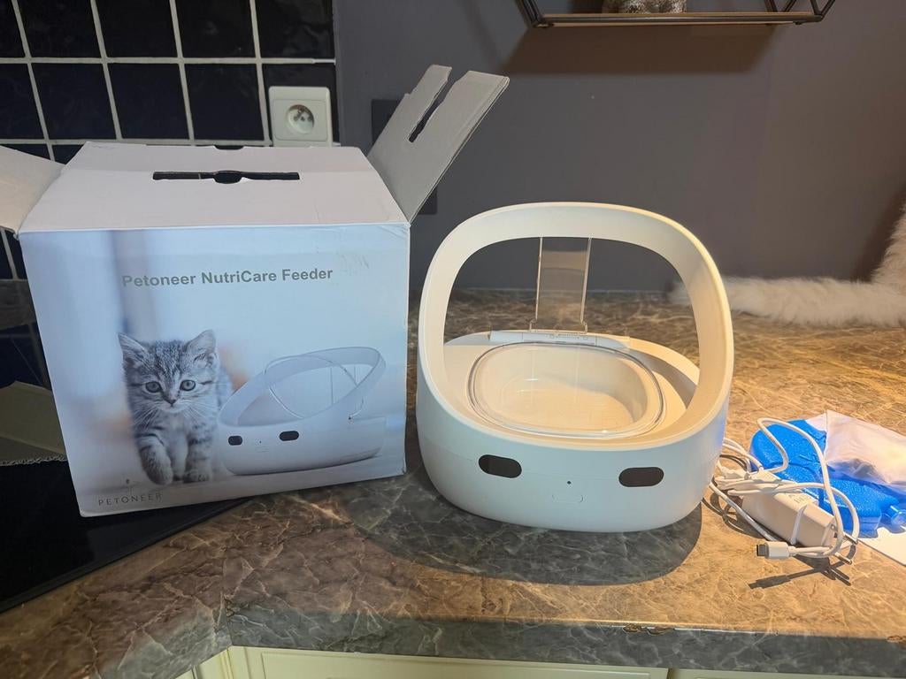 Mangeoire automatique avec Tag et application, Animaux & Accessoires, Comme neuf, Fermé
