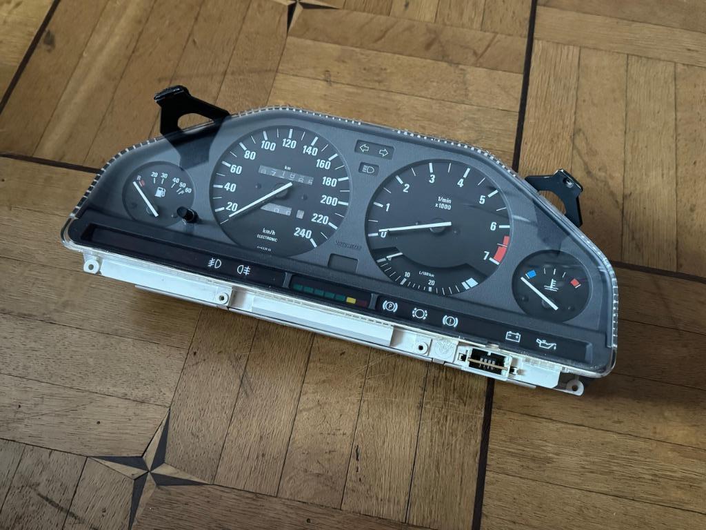 Bmw e30 320i en 325i snelheidsmeter in zeer goede staat. 6 c, Ophalen of Verzenden, Gebruikt, BMW