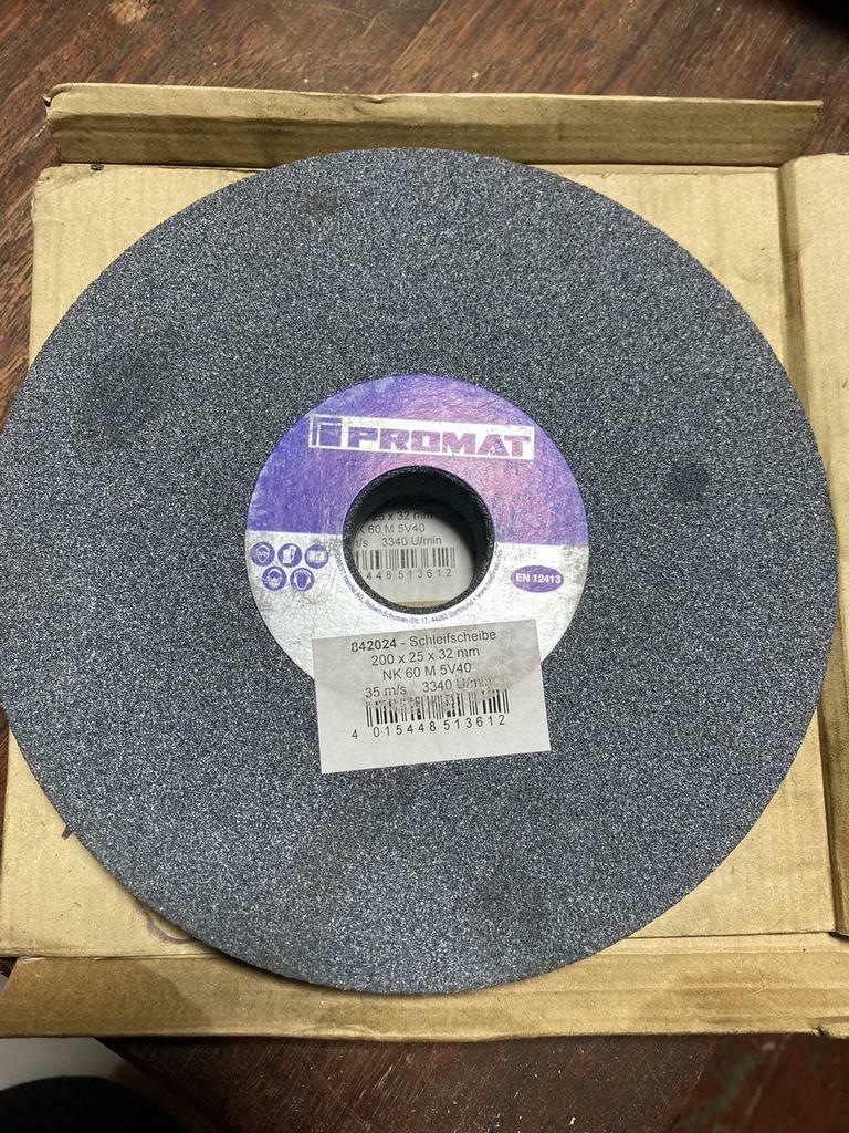 Meules grain 60, 200x25 (neuves), Neuf
