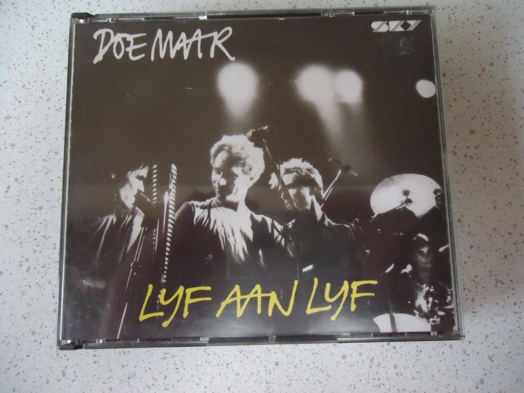 Lot 102 met Dubbel CD BOX van "Doe Maar" Lijf Aan Lijf., Cd's en Dvd's, Ophalen of Verzenden, Gebruikt, Levenslied of Smartlap