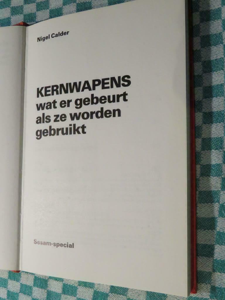 Kernwapens Nigel Calder, Ophalen of Verzenden, 1945 tot heden, Gelezen, Overige onderwerpen
