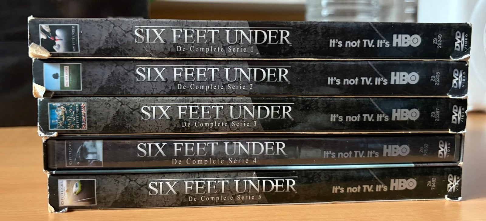 Six feet under seizoen 1 t/m 5 DVD, Envoi, Utilisé