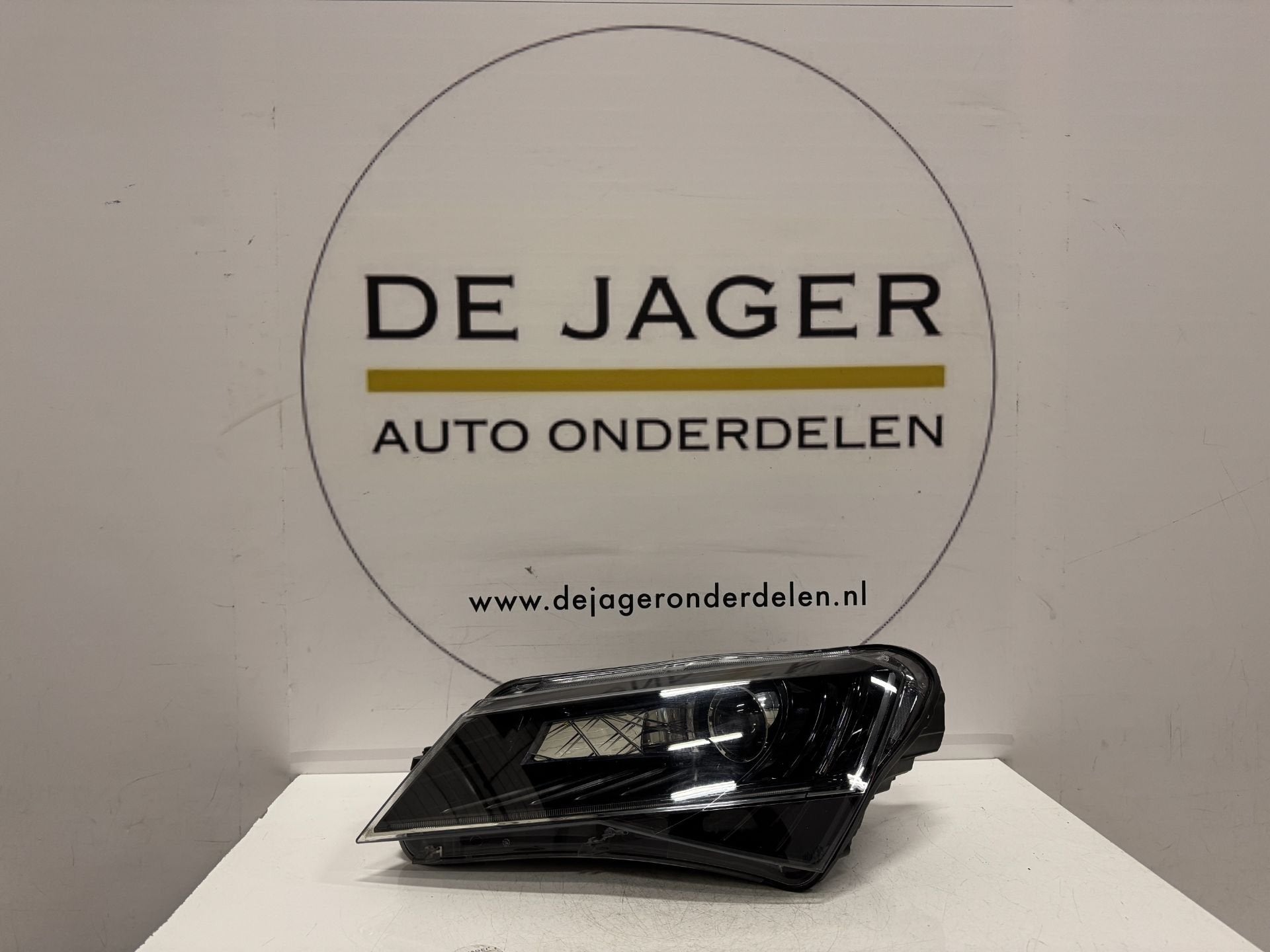 SKODA SUPERB 3V FACELIFT VOL LED KOPLAMP LINKS 3V1941015B, Tr. Vaclava Klementa 869
293 01  Mlada Boleslav, CZ, Skoda, Skoda Auto a.s.