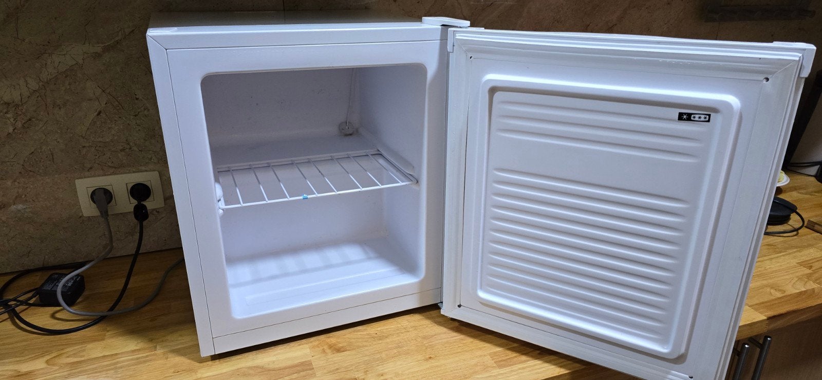 PRIMO DV2-WS minivriezer - 33L - F - wit
Eenvoudig te verwij, Elektronische apparatuur, Nieuw, Ophalen of Verzenden, Minder dan 75 liter