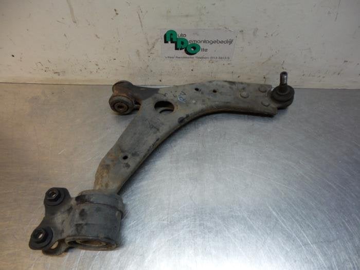 Draagarm rechts-voor van een Volvo S40, Gebruikt, -, -, Ophalen of Verzenden