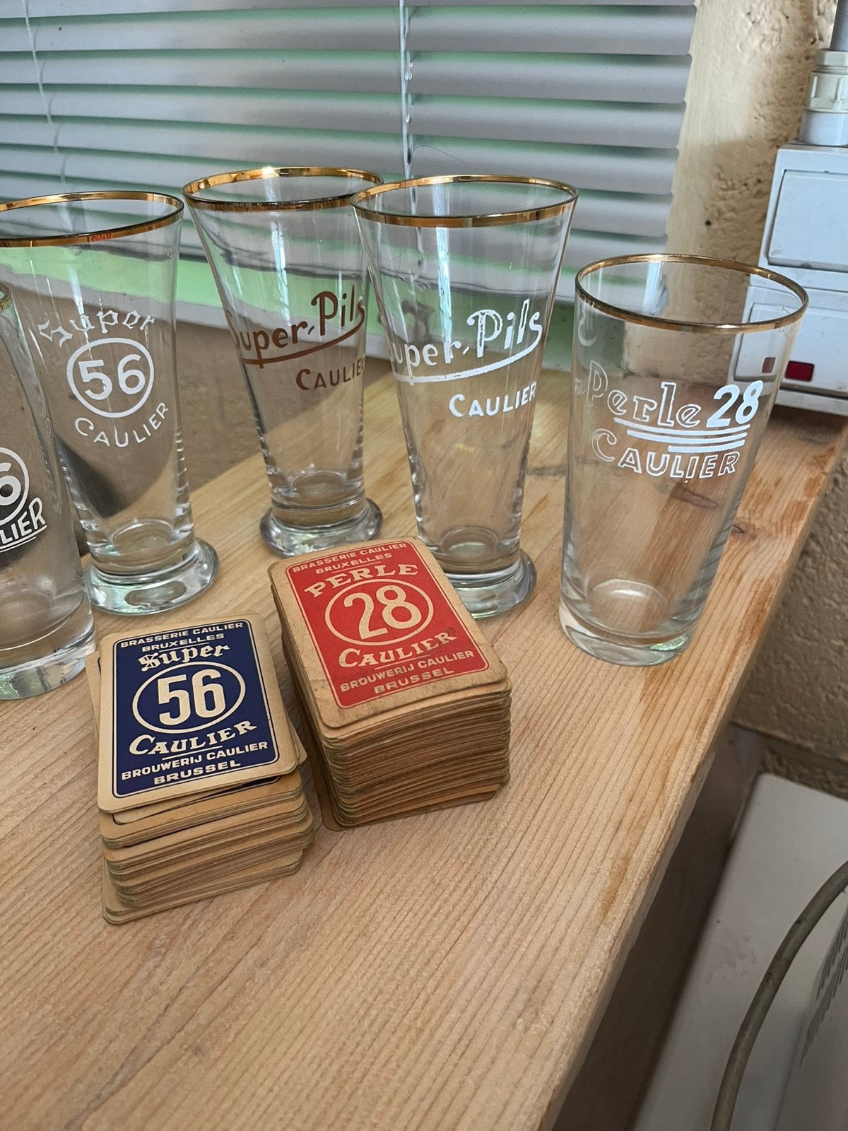 Caulier lot verres anciens et jeux de cartes, Collections, Marques de bière, Enlèvement ou Envoi, Comme neuf