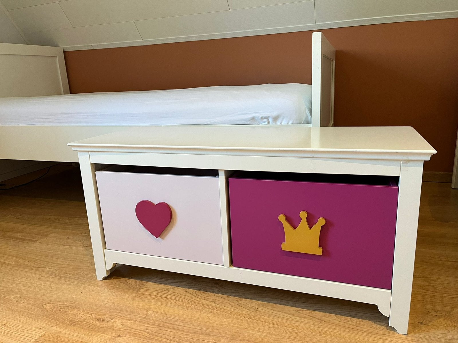 Eenpersoonsbed , lattenbodem , matras en kastje, Huis en Inrichting, Slaapkamer | Bedden, Ophalen, Gebruikt, 90 cm, Eenpersoons