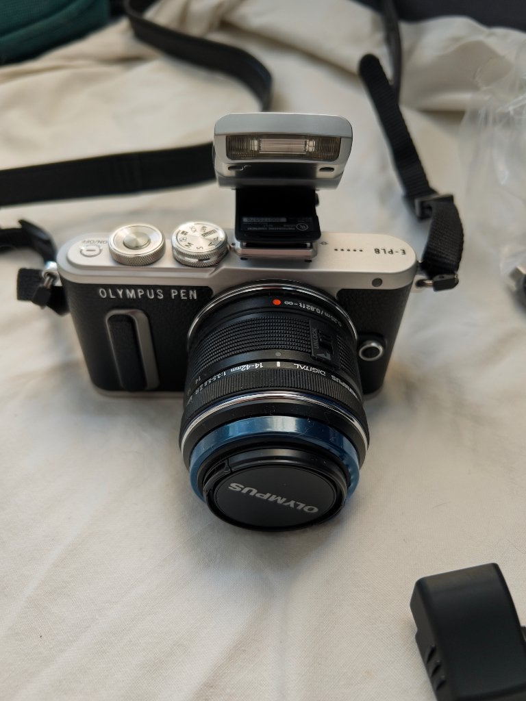 Olympus PEN E-PL8, TV, Hi-fi & Vidéo, Appareils photo numériques, Chargeur, Enlèvement ou Envoi, Moins de 4 fois, Comme neuf