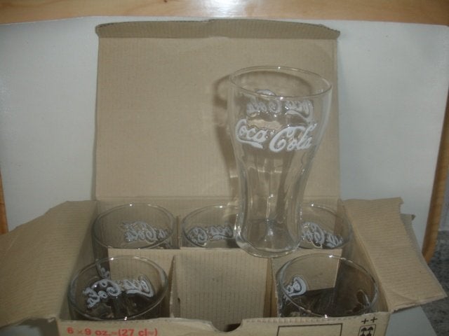 6 glazen Coca Cola, 25cl, witte letters in reliëf, € 4,00, Ophalen of Verzenden, Nieuw, Frisdrankglas