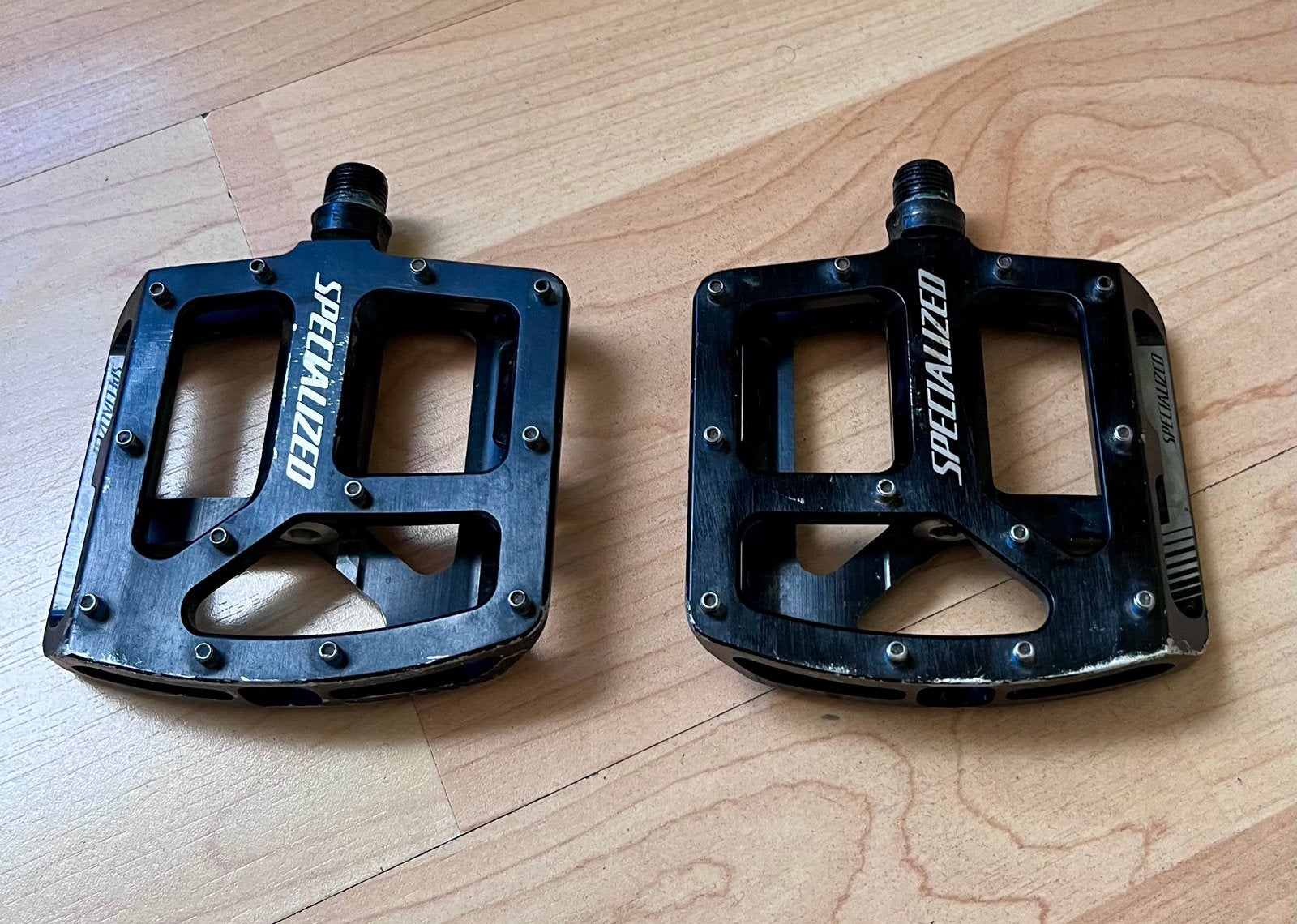 Fietspedalen - Specialized Bennies Negros, Fietsen en Brommers, Gebruikt, Elektrische fiets, Aluminium, Ophalen