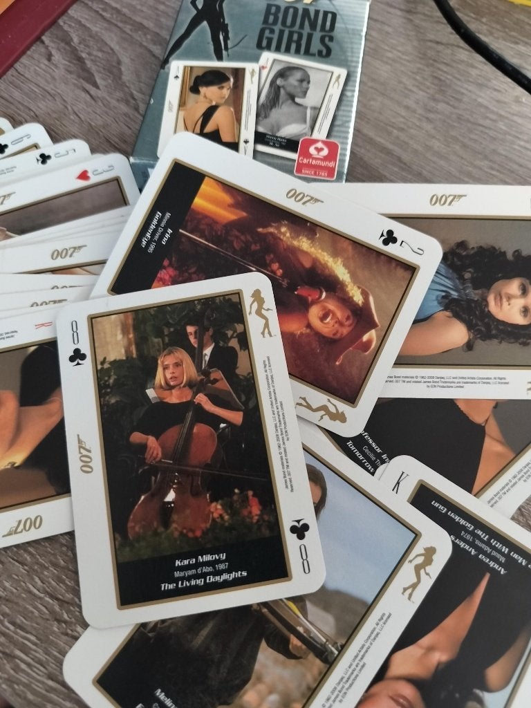 speelkaarten Bond girls 007, Verzamelen, Ophalen of Verzenden, Zo goed als nieuw, Speelkaart(en)