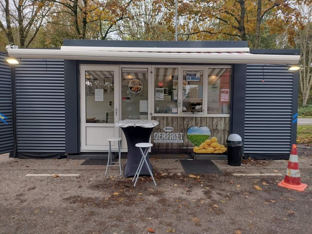 Unieke frietkot verplaatsbaar inkl 8 zitplaatsen inkl, Zakelijke goederen, Ophalen