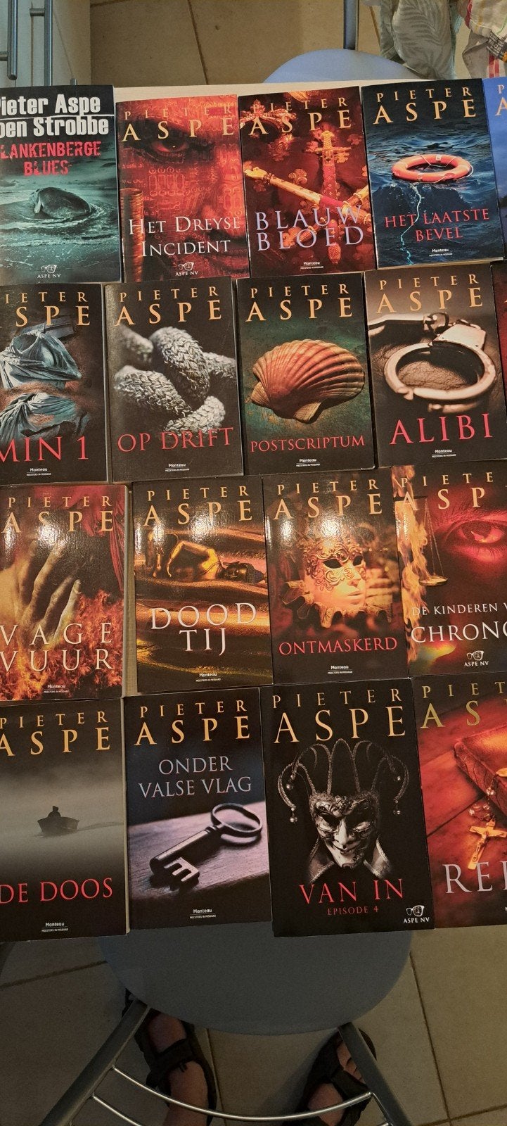 43 aspe boeken en gadgets, Enlèvement