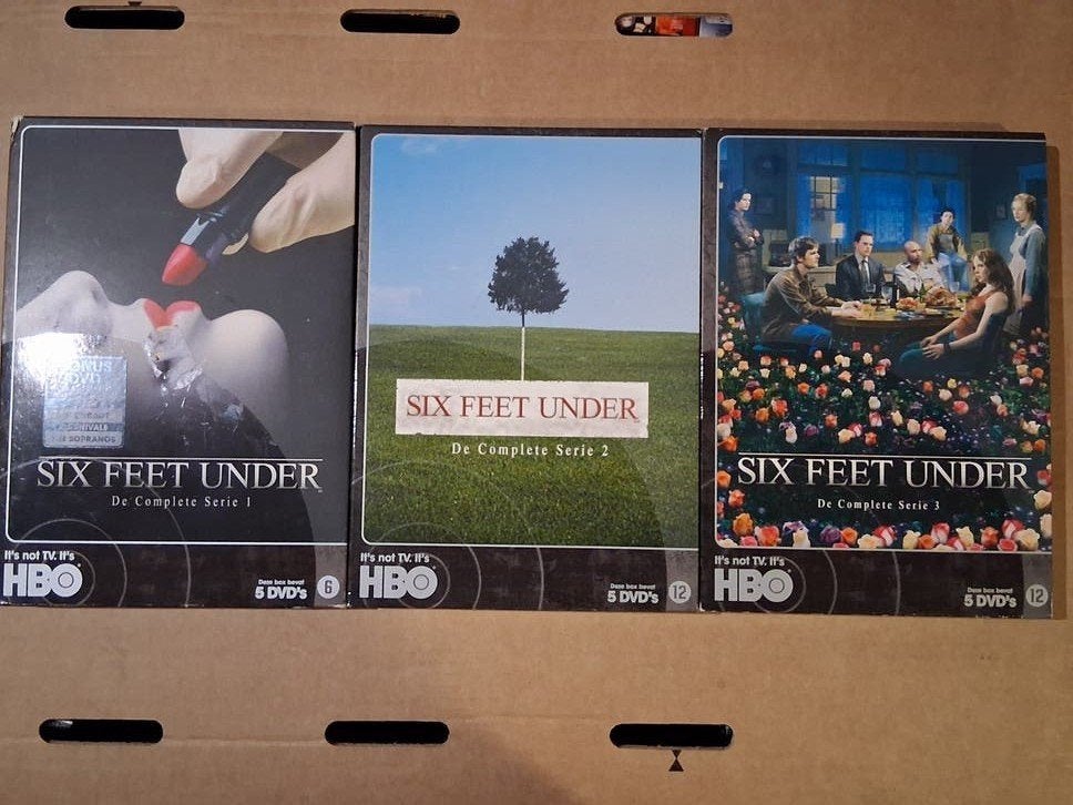 Six feet under, seizoen 1, 2 en 3, €9 voor de 3 samen, À partir de 12 ans, Enlèvement ou Envoi, Comme neuf, Drame