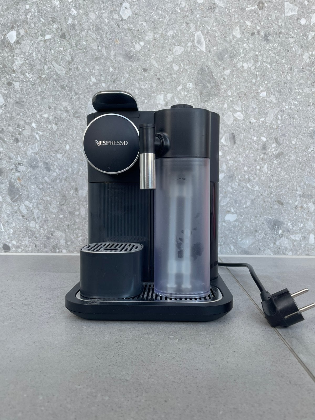 Koffiemachine: Nespresso - Gran Lattissima, Elektronische apparatuur, Koffiezetapparaten, Ophalen, Koffiepads en cups, Koffiemachine