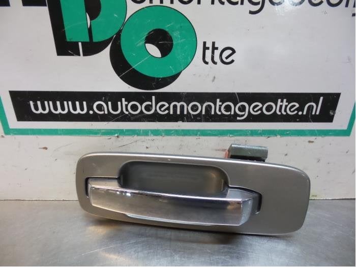 Poignée portière 4portes arrière gauche d'un Nissan X-Tra, -, Utilisé, -, Nissan