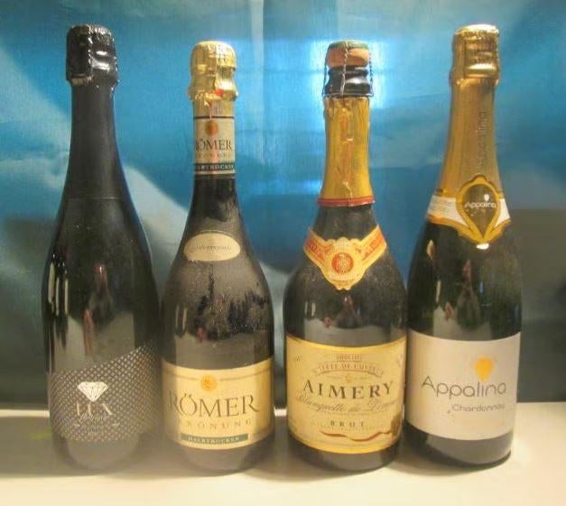 4 vins mousseux différents, Collections, Enlèvement ou Envoi, Comme neuf, Autres types, Pleine