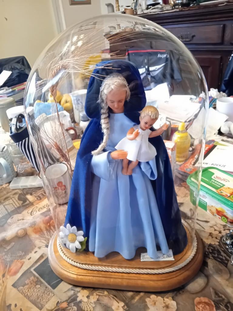 Grote glazen stolp met Mariabeeld en kindje, Huis en Inrichting, Woonaccessoires | Stolpen, Ophalen