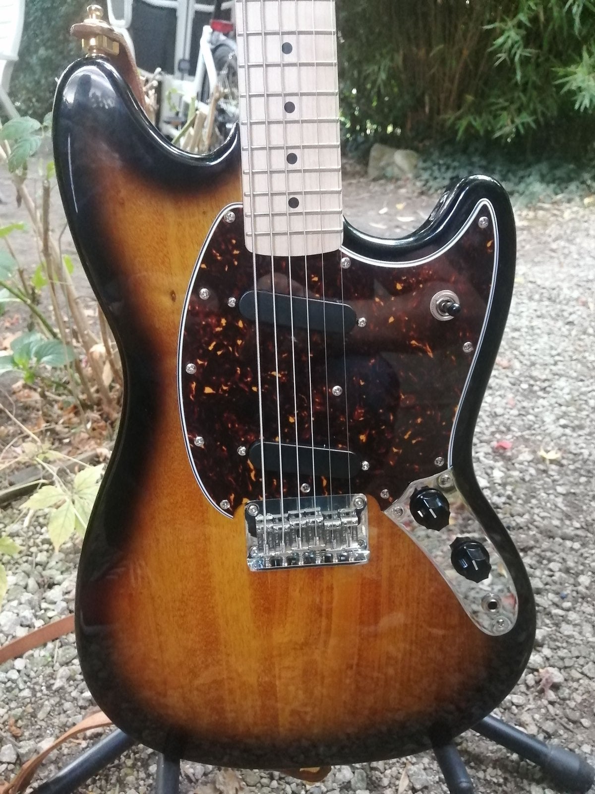 Guitare electrique fender mustang MIJ sunbusrt 80’, Enlèvement, Comme neuf, Solid body, Fender