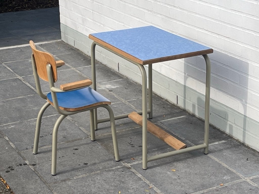 Vintage kleutertafel + stoel Tubax gerestaureerd, Ophalen, Zo goed als nieuw, Tafel(s) en Stoel(en)
