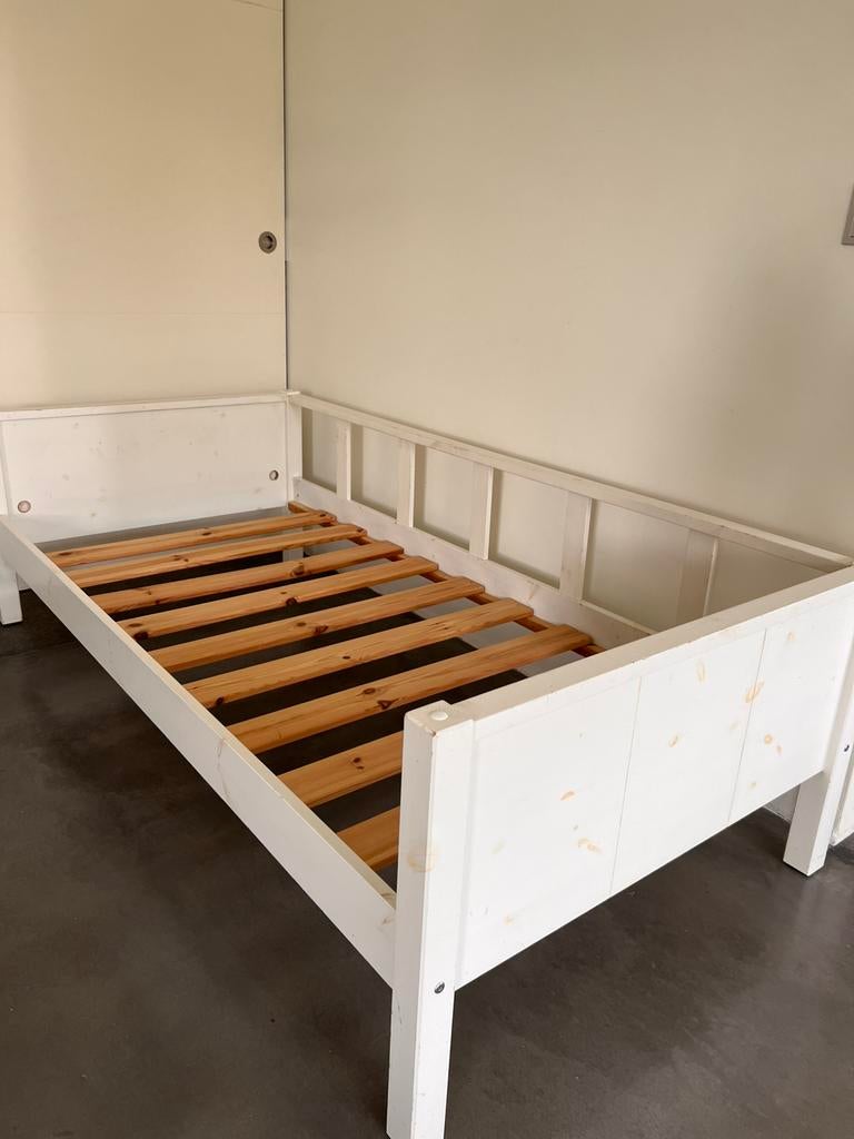 Beau Lit d‘enfant (2 pièces) bois massif avec matelas, Enfants & Bébés, 85 à 100 cm, Enlèvement, Matelas, 180 cm ou plus