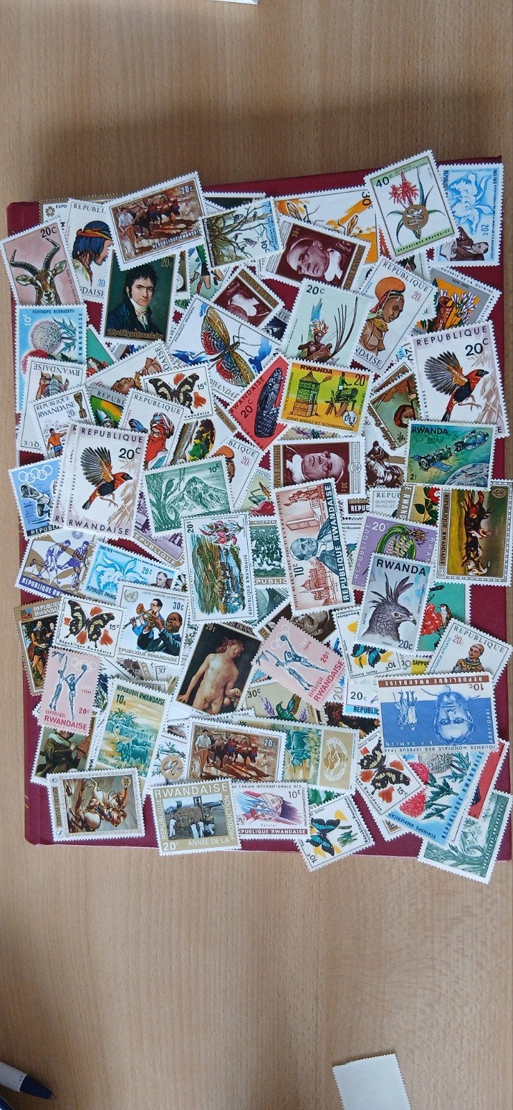 lots de timbres de la République du Rwanda (la plupart Postf, Enlèvement ou Envoi, Sans gomme