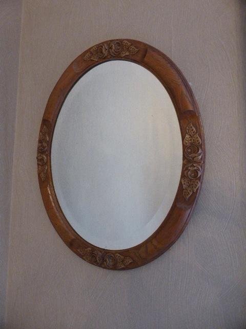Beau miroir ovale avec cadre en bois, Antiquités & Art, Enlèvement ou Envoi, Ovale, Moins de 50 cm, Moins de 100 cm