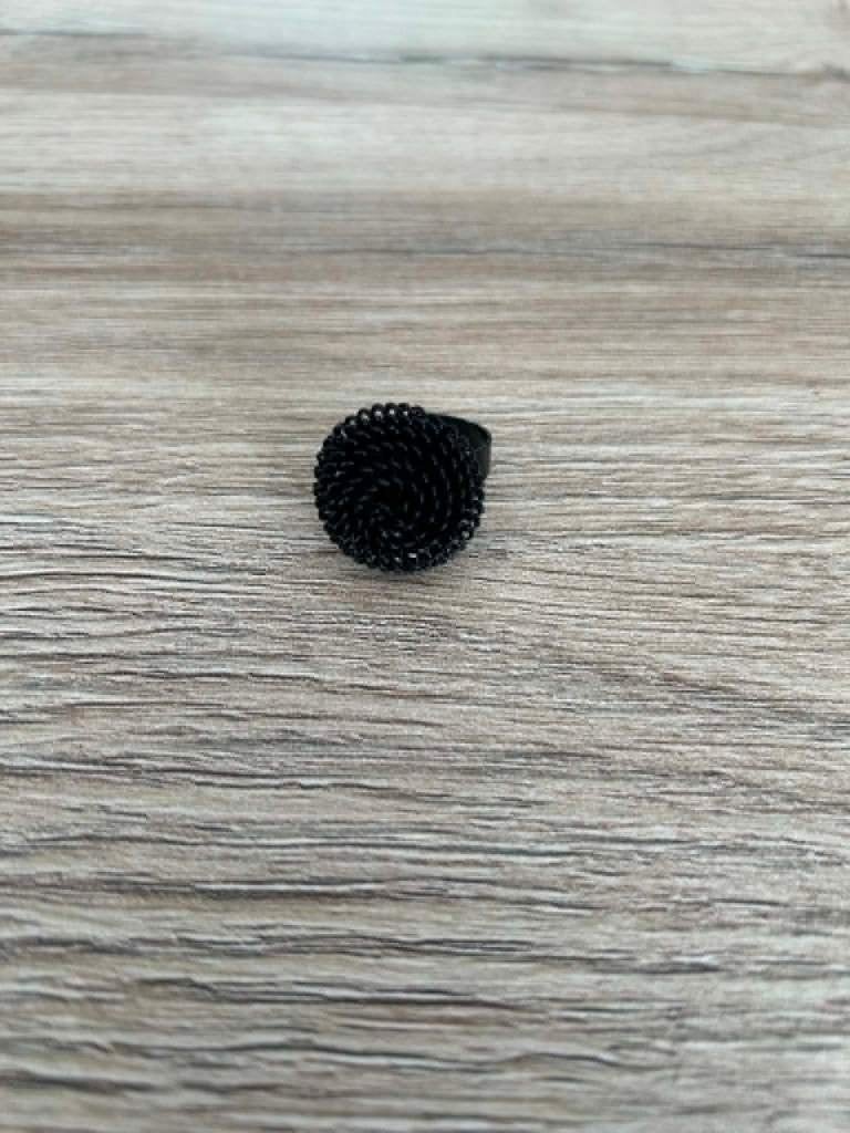 Bague noir avec boule noir, Bijoux, Sacs & Beauté, Bagues, 20 ou plus grands, Femme ou Homme, Comme neuf, Enlèvement