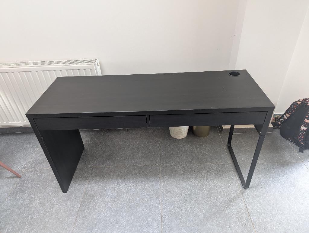 Bureau noir en très bon état – 142 x 50 cm, Maison & Meubles, Bureau d'ordinateur, 50 cm, IKEA, Panneau de particules ou MDF
