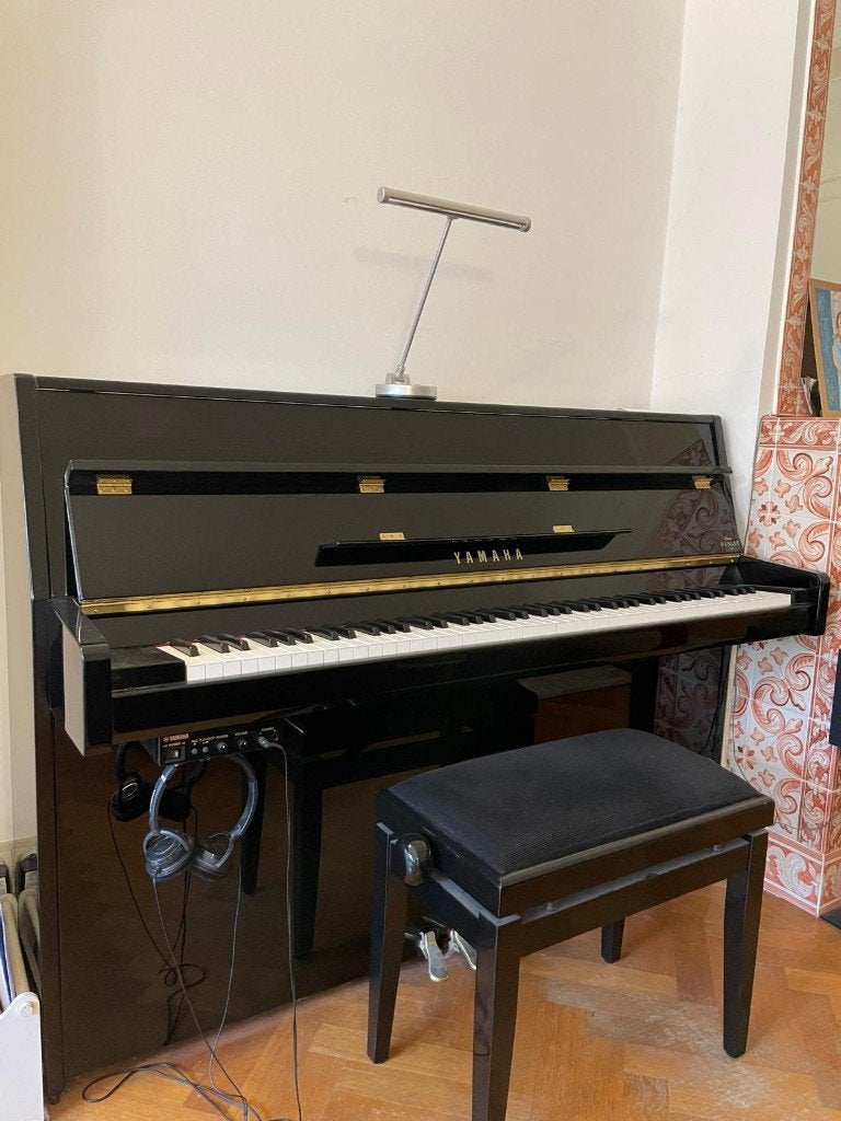 YAMAHA SG2 staande piano met koptelefoon (SILENT), Muziek en Instrumenten, Piano's, Ophalen, Zo goed als nieuw, Piano, Hoogglans