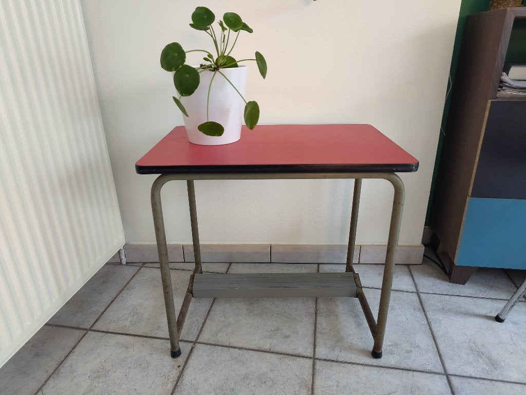 formica schoolbankje met rood tafelblad, Huis en Inrichting, Ophalen, Gebruikt, 60 cm, 40 cm