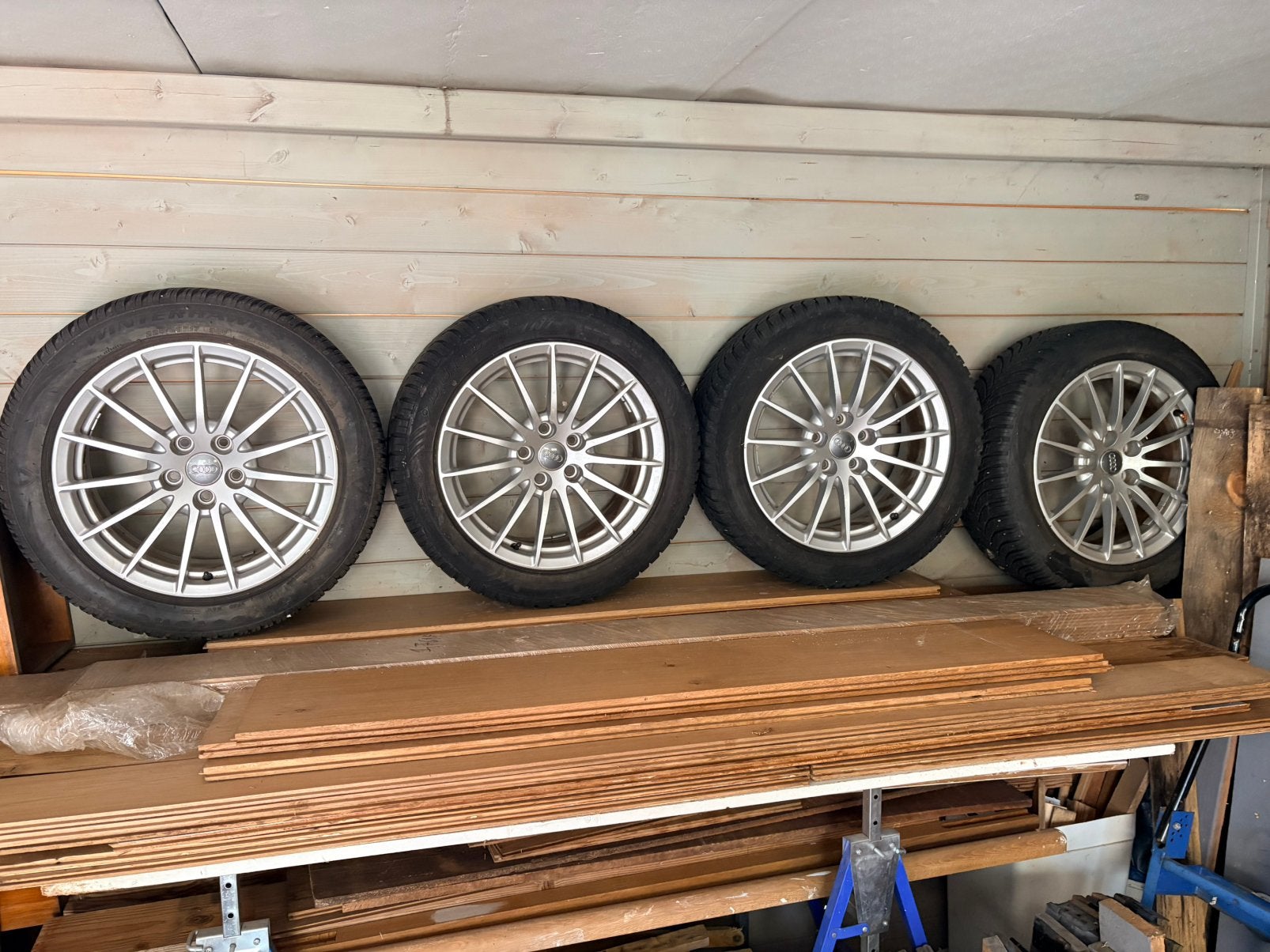 Originele 17 inch Audi velgen met winterbanden (225/50 R17), Autos : Pièces & Accessoires, Pneus & Jantes, Pneus hiver, Enlèvement
