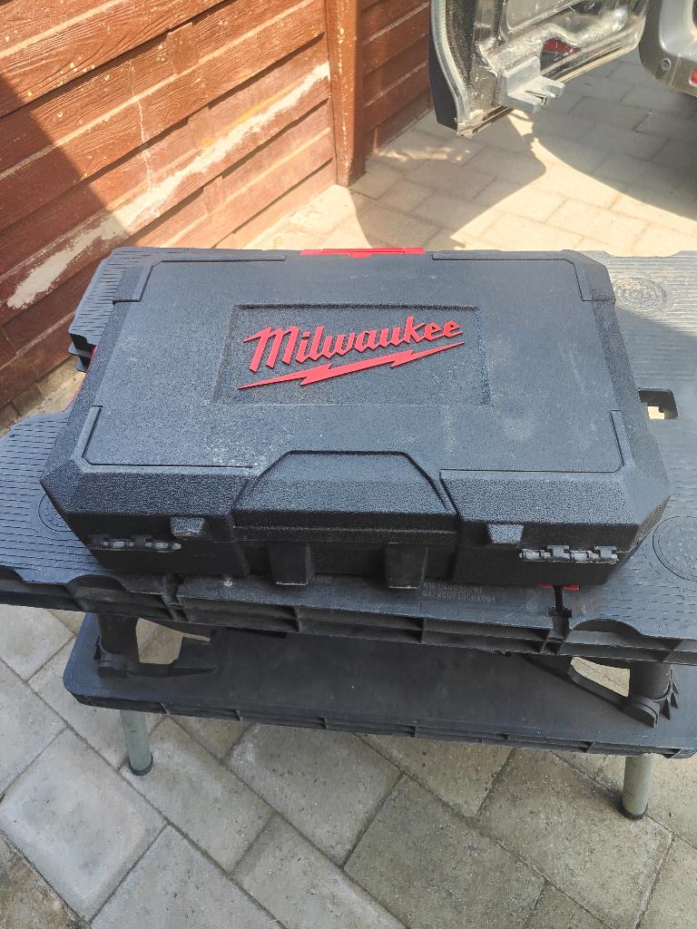 Milwaukee M12DE Stofzuiger, Ophalen, Zo goed als nieuw, Overige typen