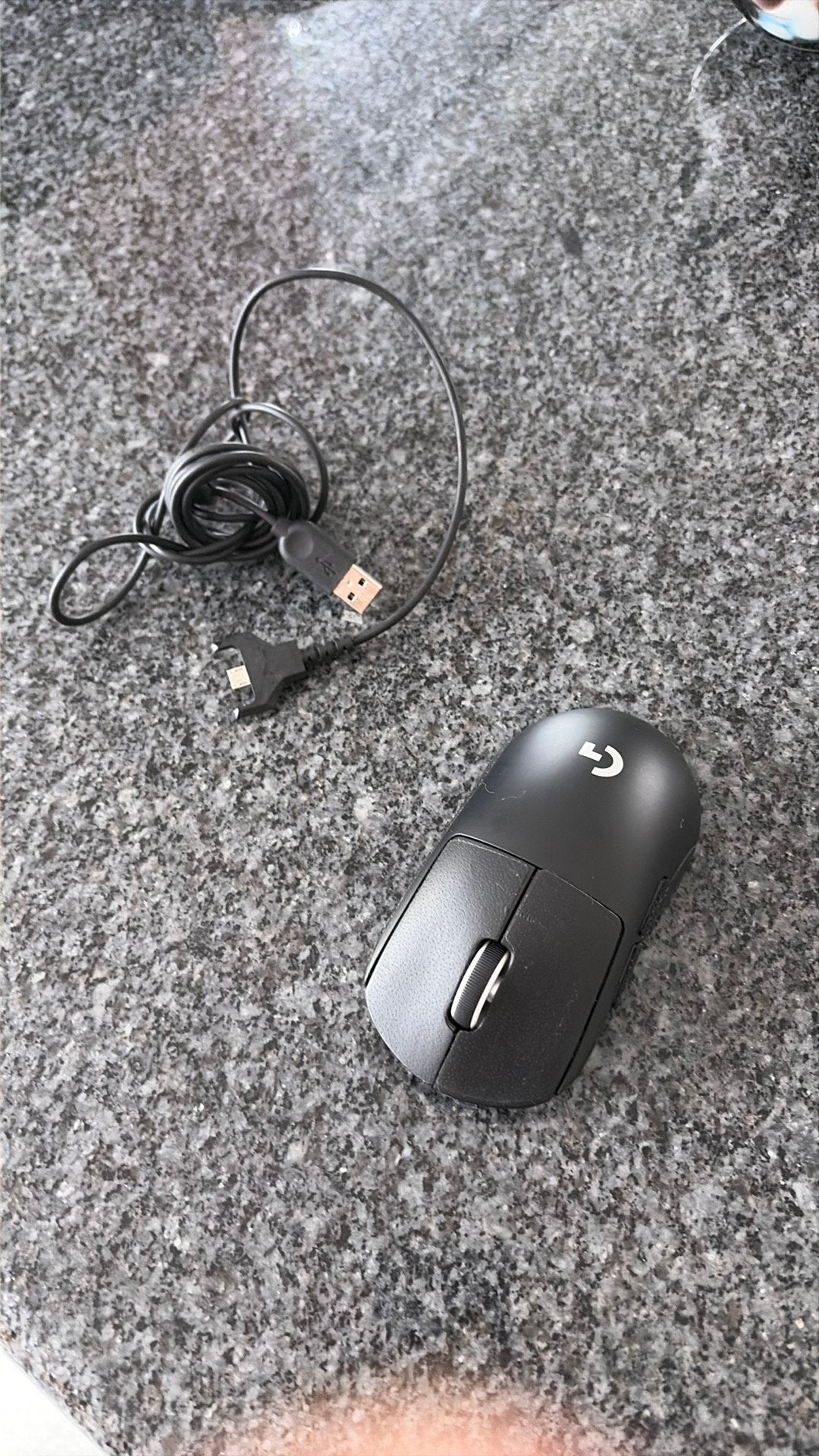Souris logitech pro superlight noir(lire la description !!!), Enlèvement