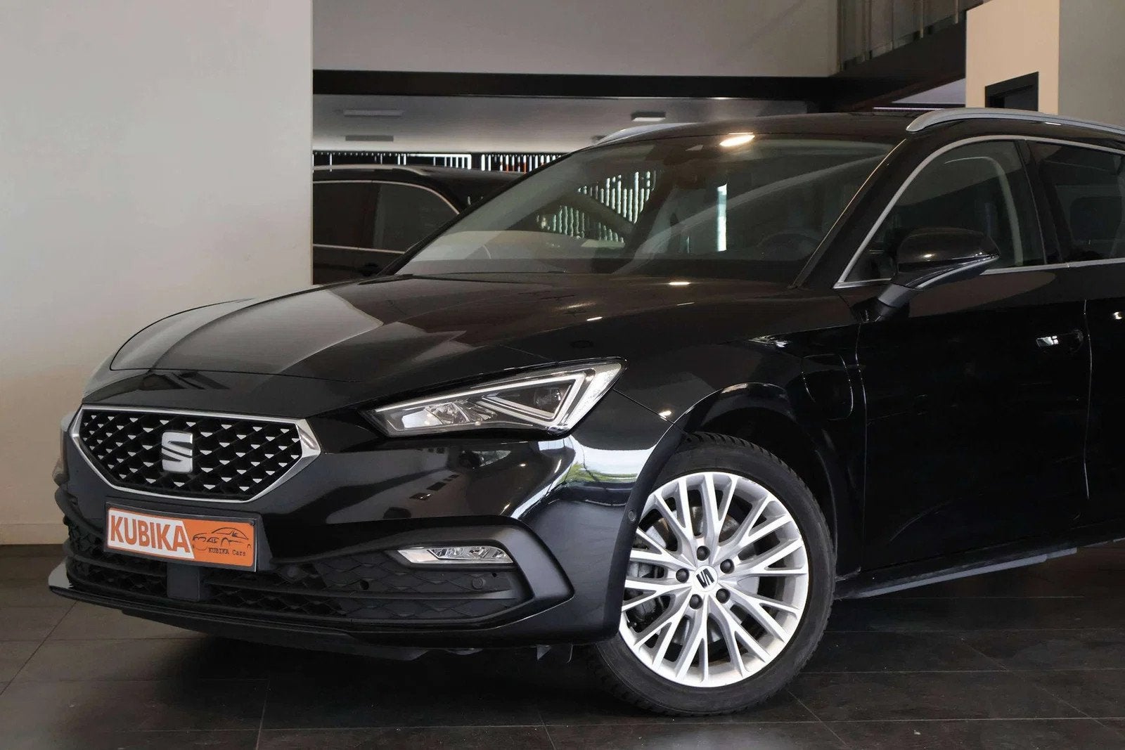 SEAT Leon e-Hybrid Sportstourer e-Hybrid 1.4 DSG (204PK) BTW, Autos, 1395 cm³, Achat, Entreprise, Phares entièrement LED